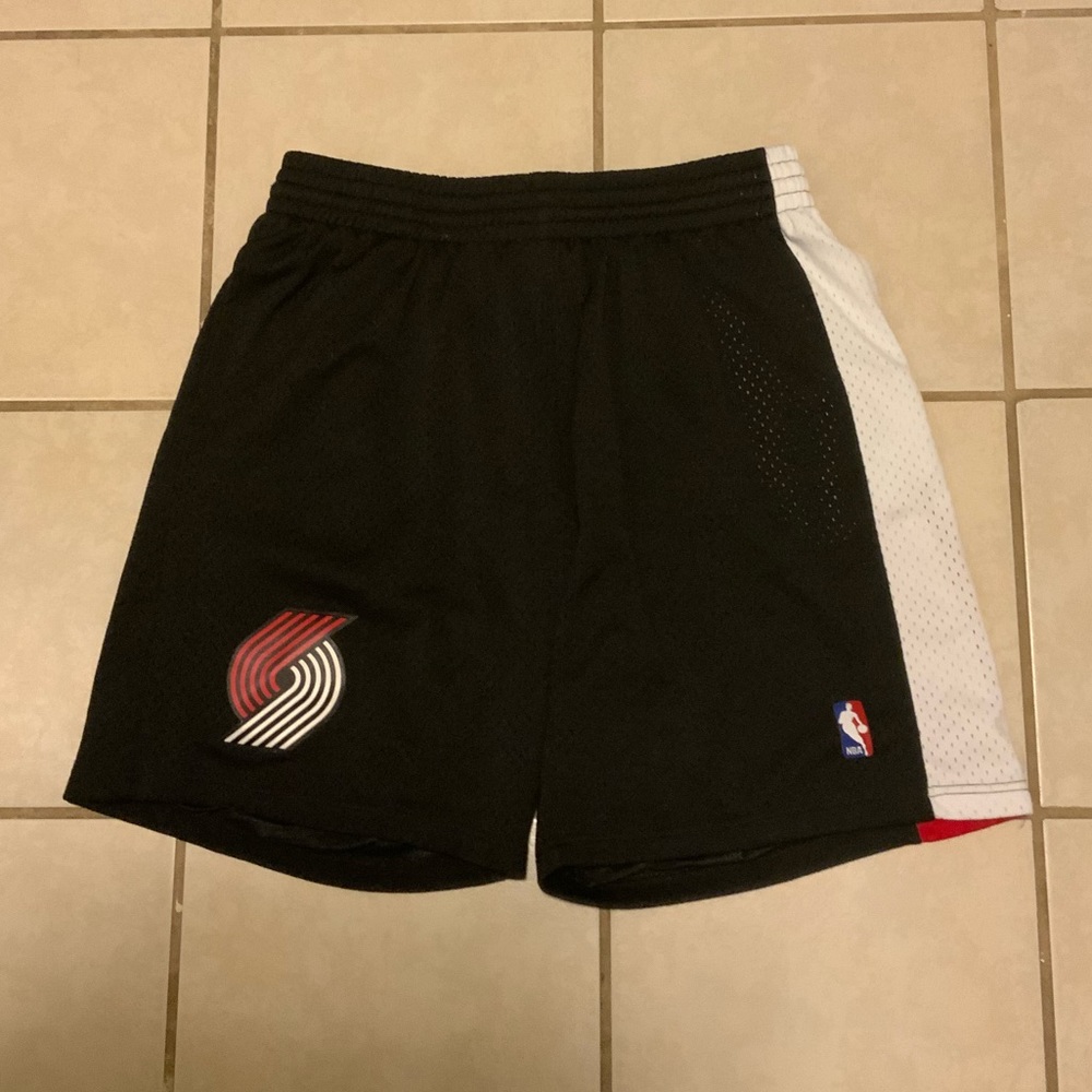 Like New Mitchell & Ness Portland Trailblazers Throwback Shorts